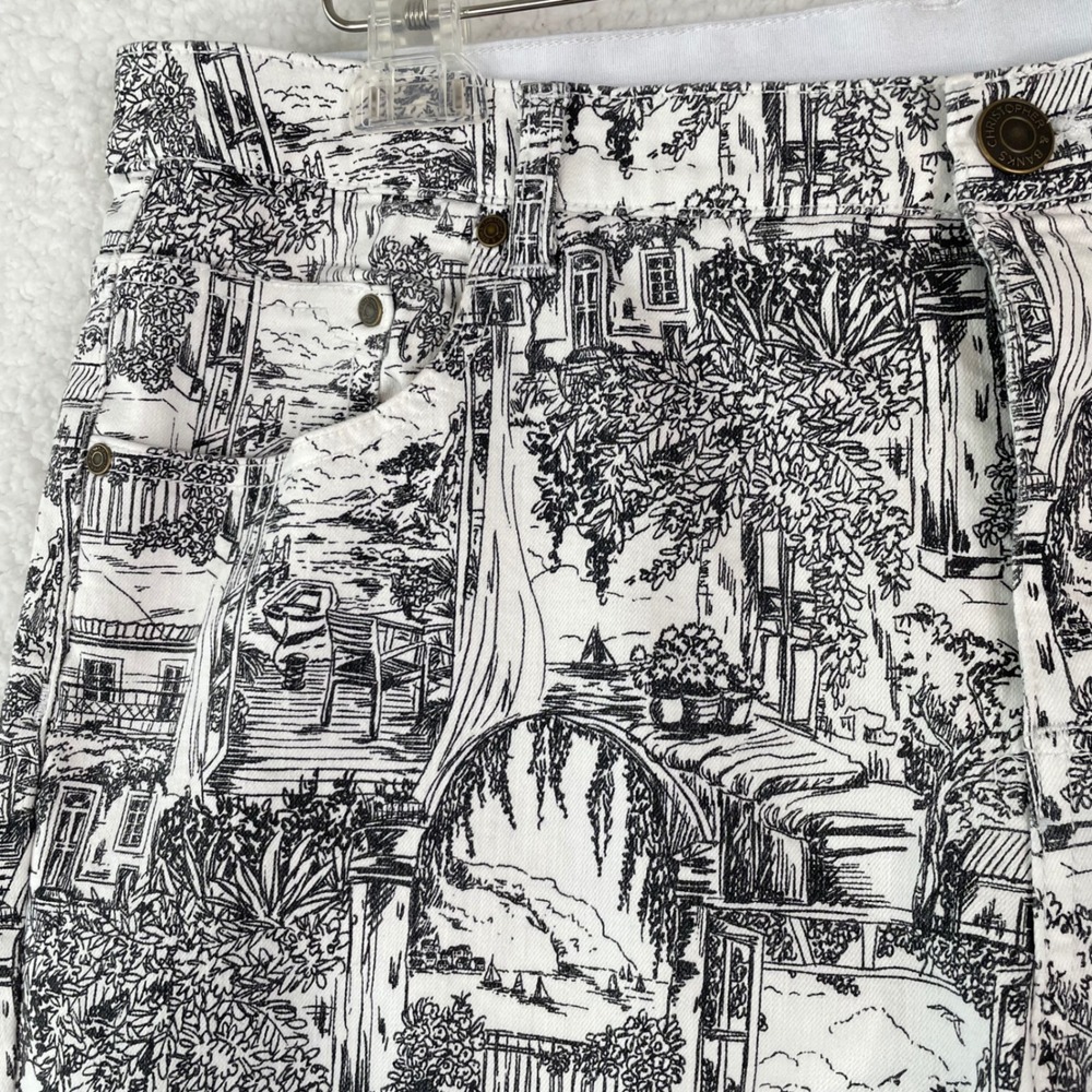 CJ Banks Signature Slimming Bermuda Short 18W Black White Scenic Toile Print